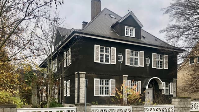 Schwarze Villa