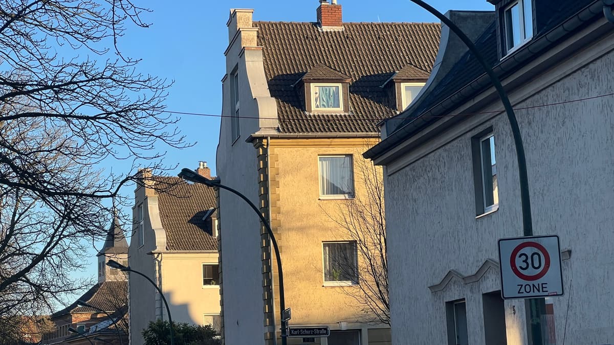 Carl-Schurz-Siedlung: Kopernikusstr. Im Hintergrund die Luztherkirche, gleiche Periode