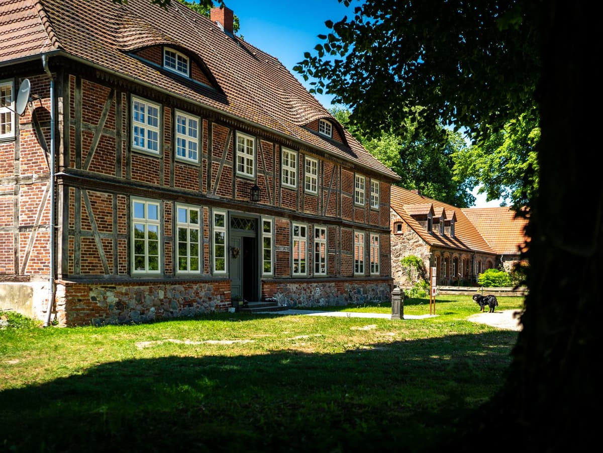 Gutshaus Below