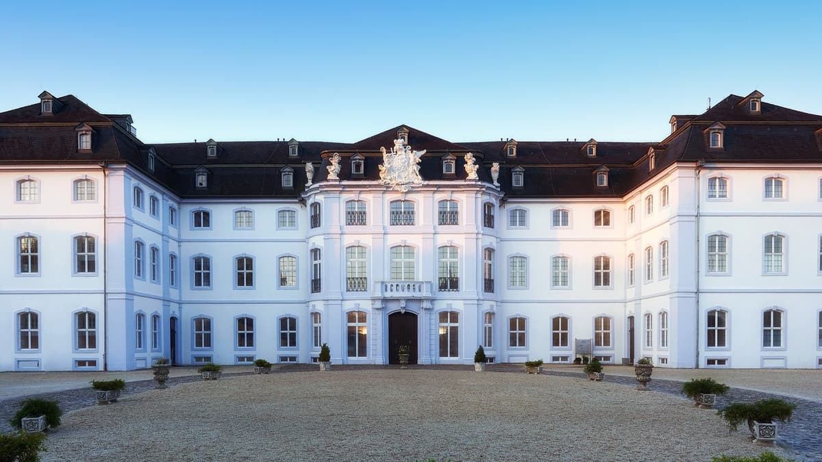 Schloss Engers, Hofseite