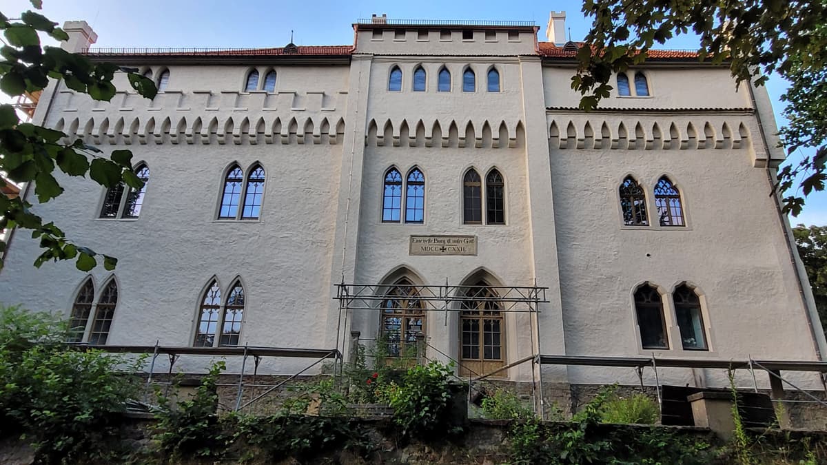 Schloss Seifersdorf nach Abbau des Baugerüstes Südflügel