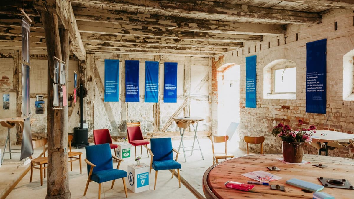 Im alten Kuhstall finden oft Stadtgespräche, Ausstellungen, Feiern und andere Veranstaltungen statt