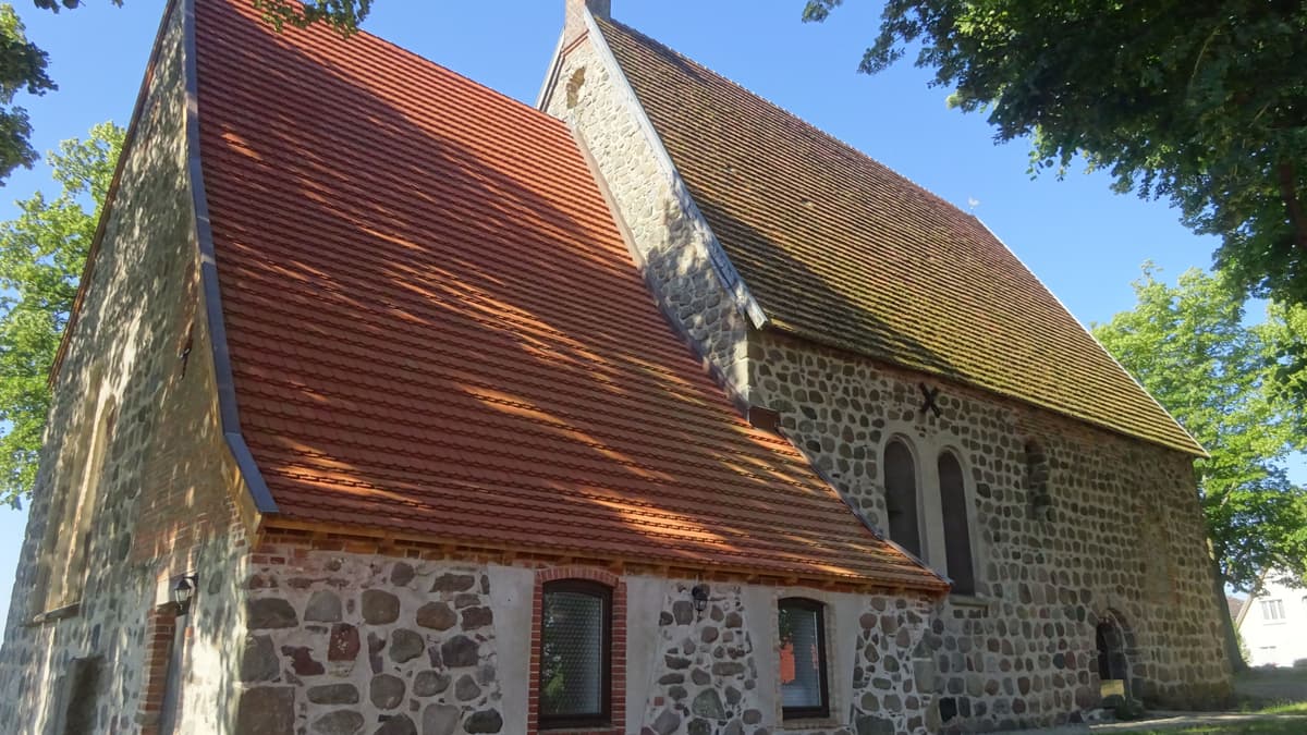 Westseite der Kirche
