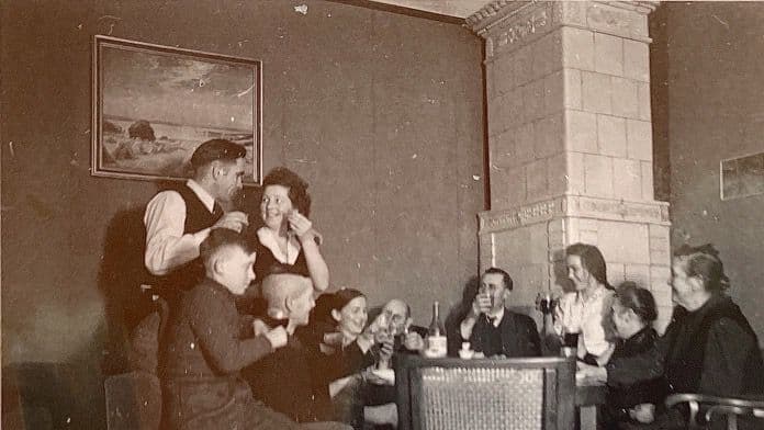 1954 Familie Tack und Familie Soltwedel im Gutshaus Eickelberg