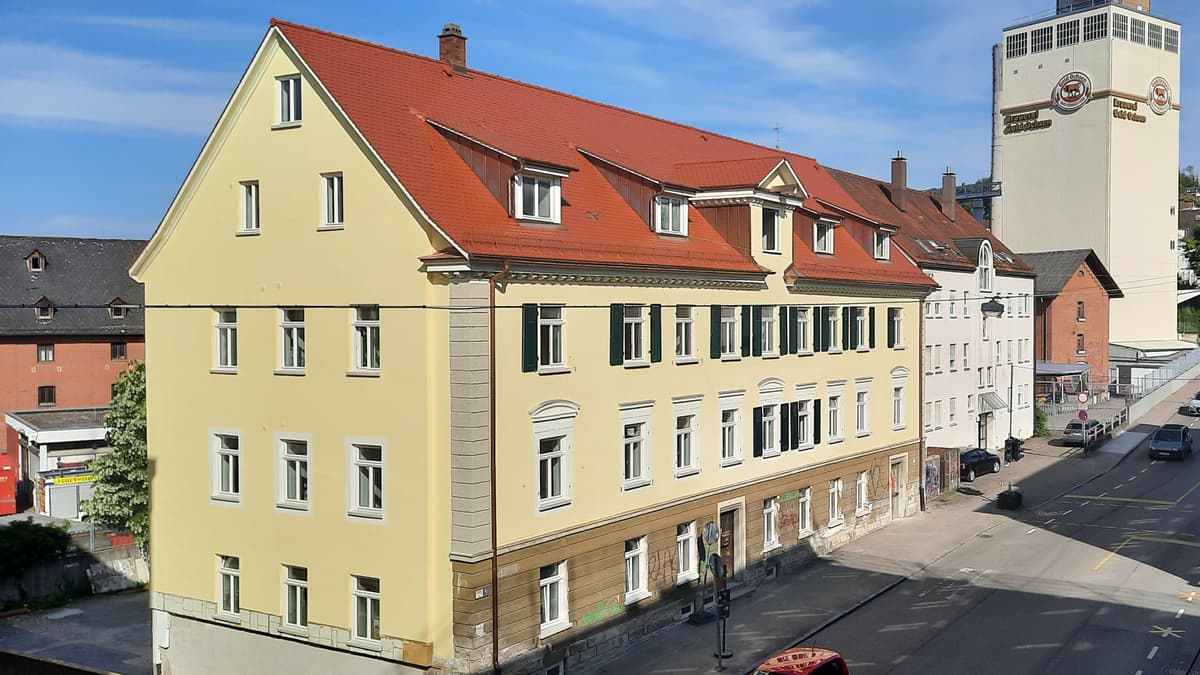 Aussenansicht mit klassizistischer Putzfassade