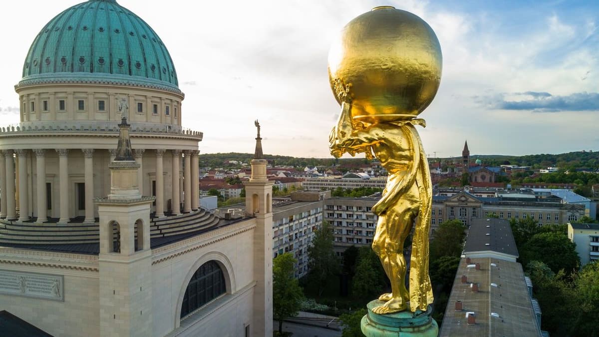 Atlasfigur auf dem Alten Rathaus