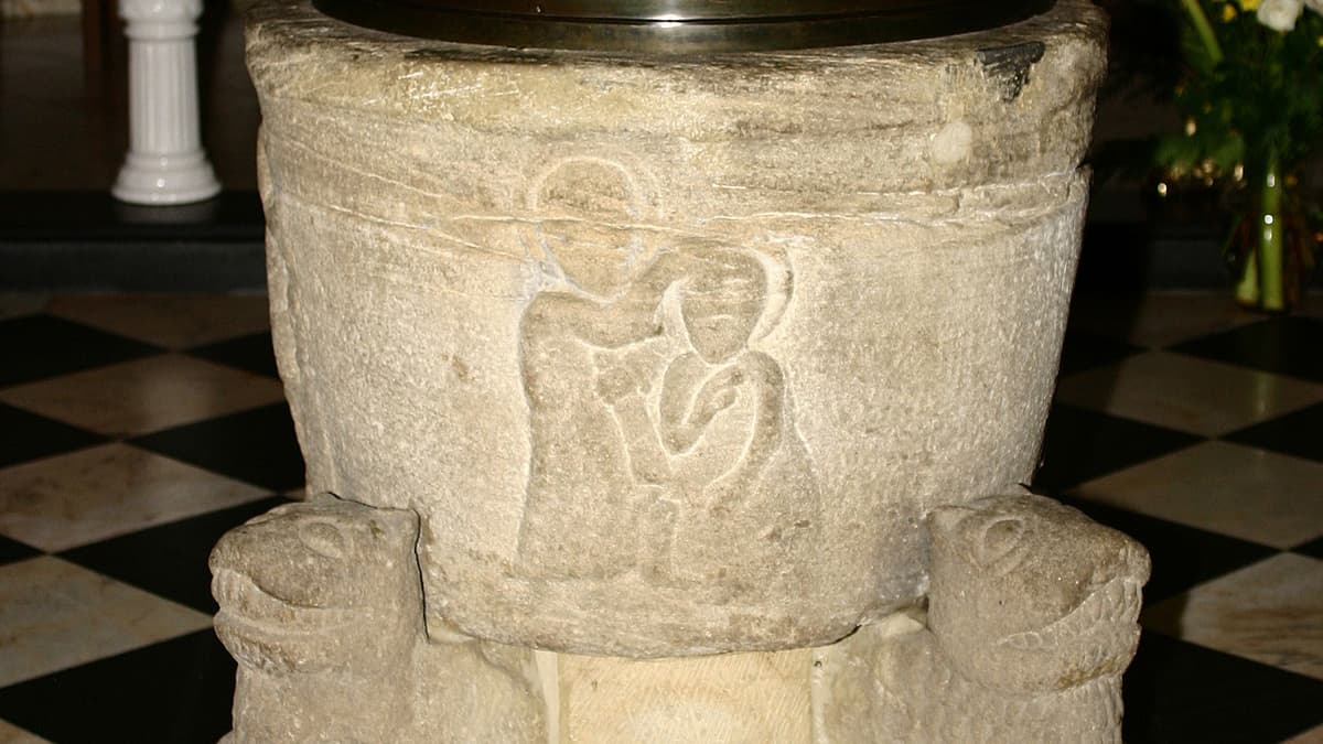 Taufstein, ca. 1000 Jahre alt