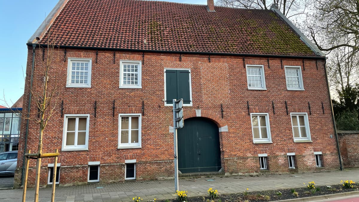Frontansicht des alten Packhauses