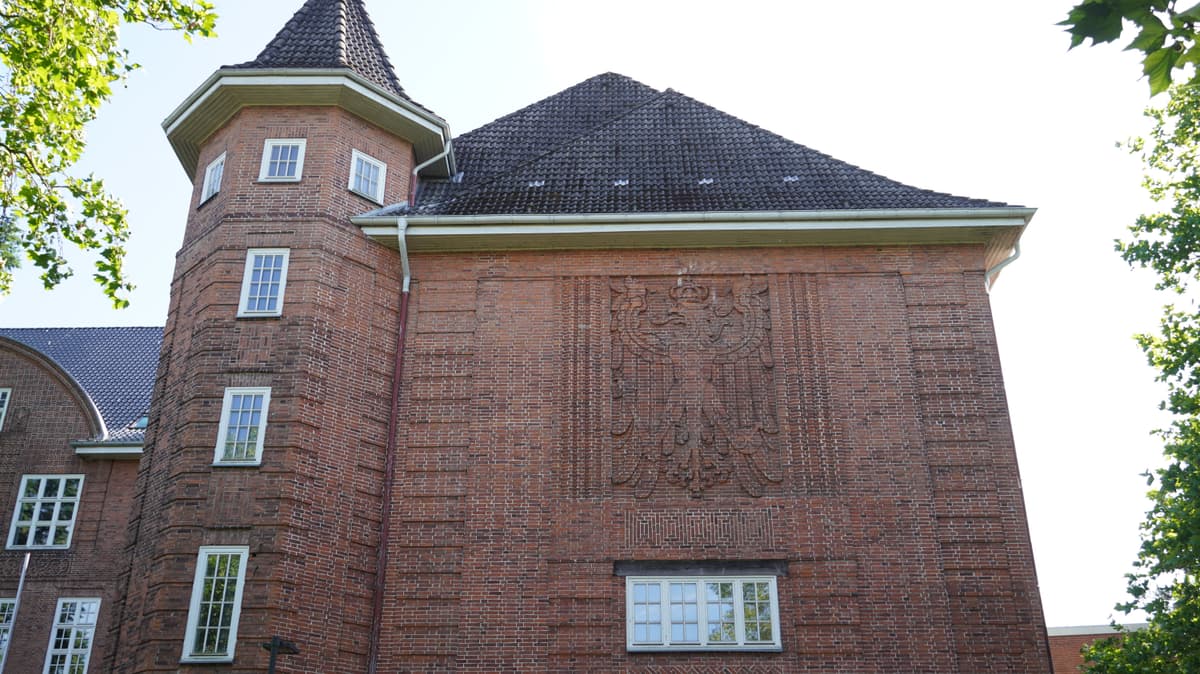 Kaiseradler-Relief in Fassade