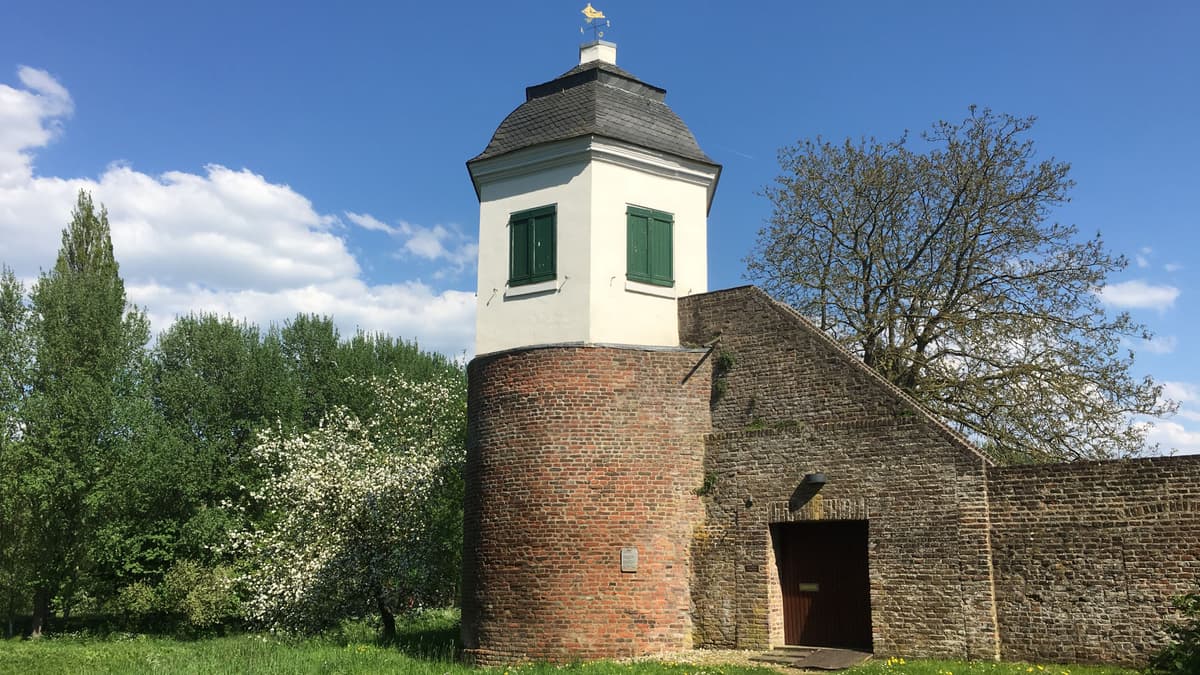 Taubenturm und Eingang zum Haus Sabisch in Kalkar