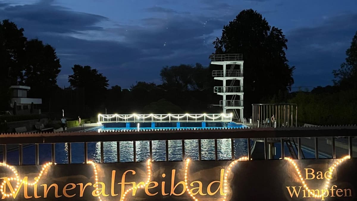 Beleuchtung beim Freibadfest
