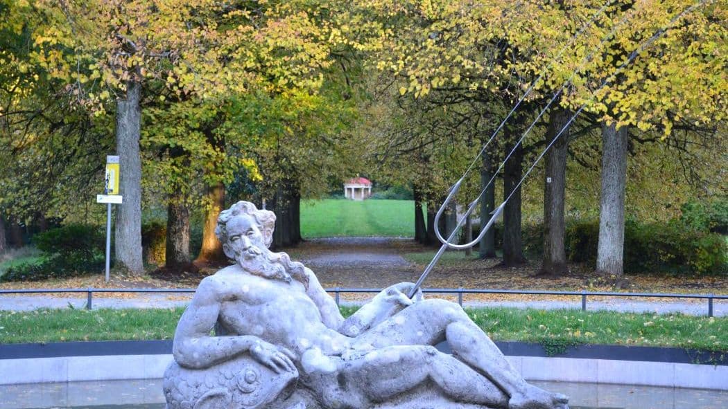 Neptunbrunnen und Allee