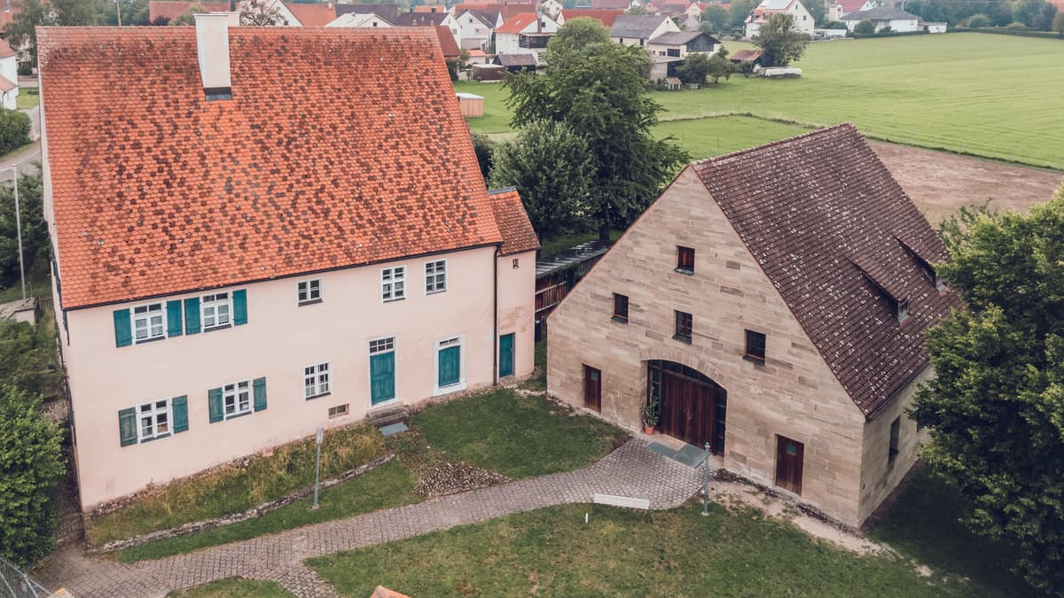 Pfarrhaus mit Scheune