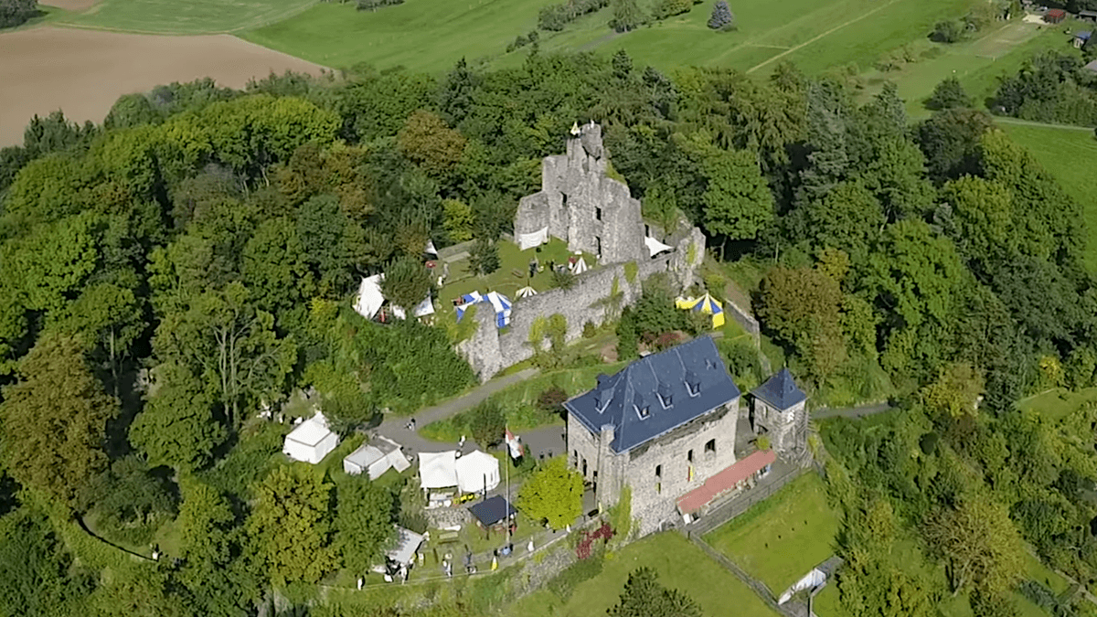 Oberburg Staufenberg. Luftaufnahme