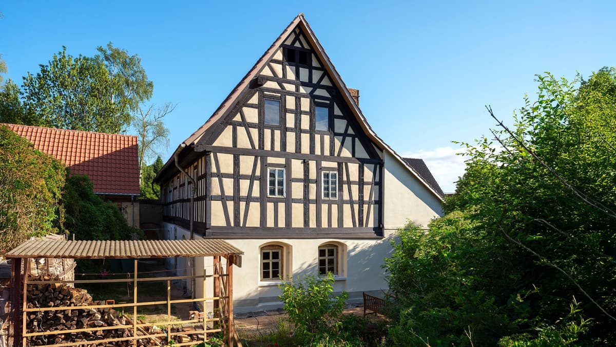 Südgiebel und Garten, Alte Schmiede, Kriebitzsch