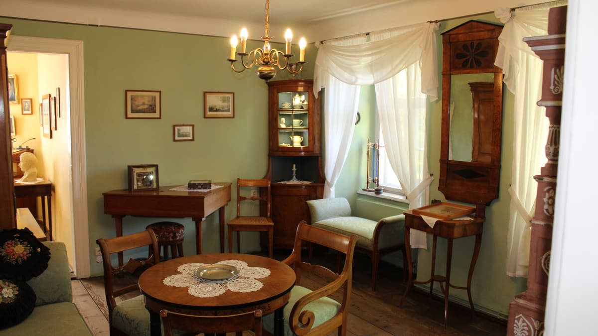 Blick in das Biedermeierzimmer