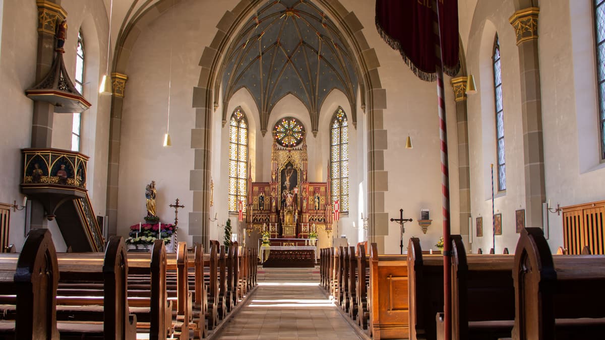 Blick in die Pfarrkirche St. Patricius