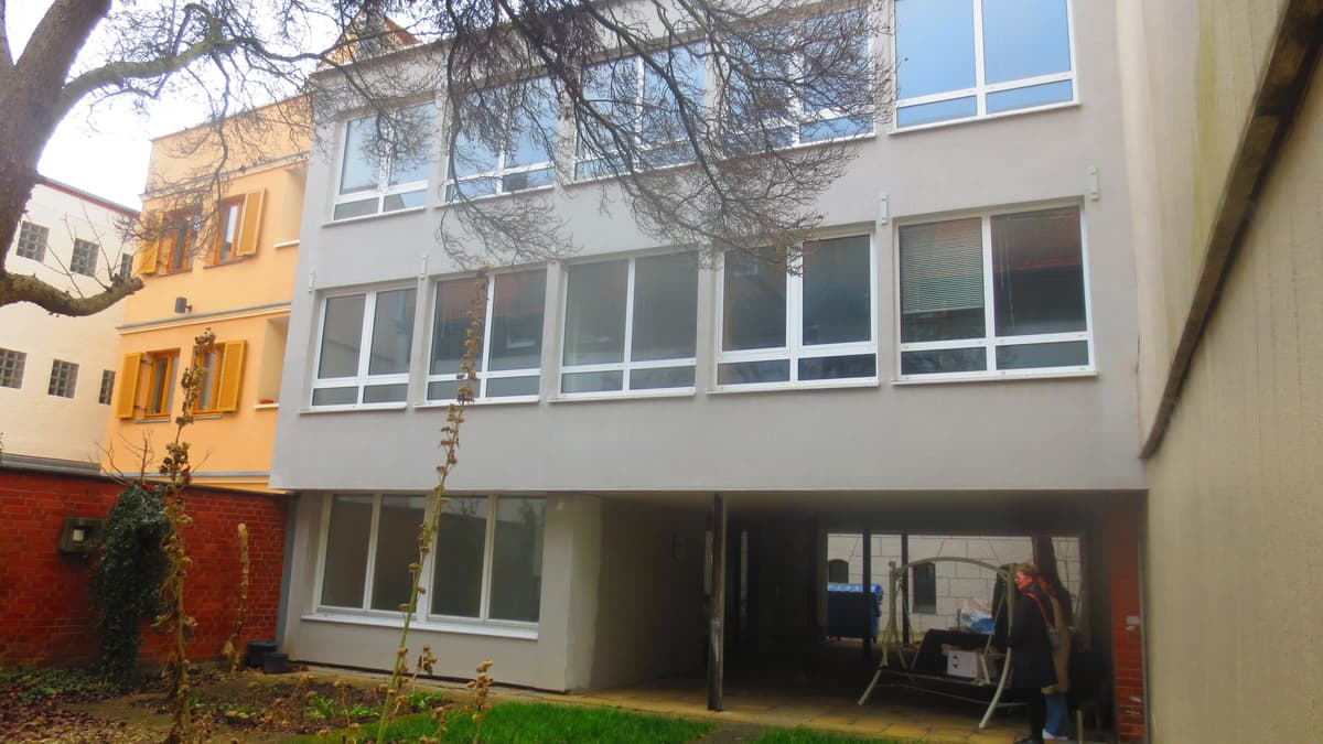 Dollstraße 8