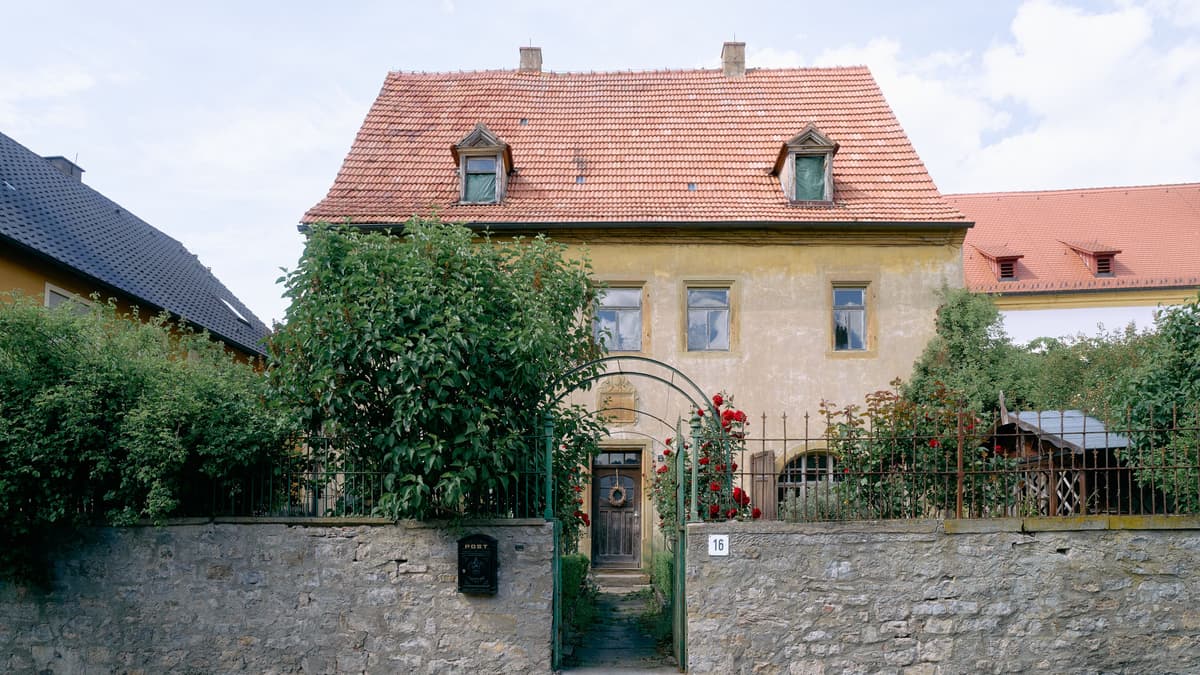 Fassade des Pfarrhauses