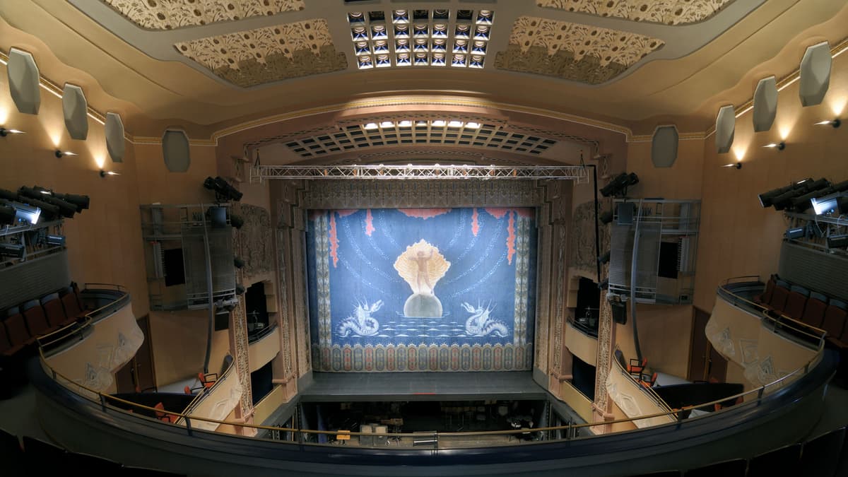 Großes Haus des Theaters Lübeck aus dem 3. Rang fotografiert