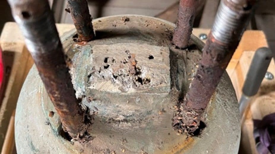 Zuckerhutglocke Wetzleben, fehlende Krone