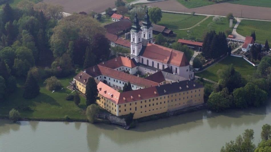 Schloss und Pfarrkirche Vornbach
