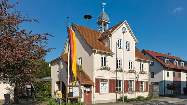 Ehem. Schulhaus (Rathaus)
