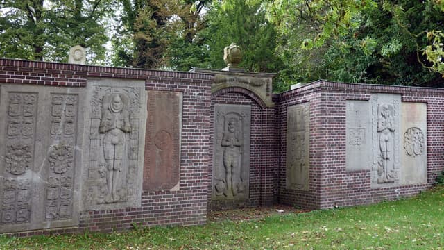 Krypta und der Kirchhof Westerende