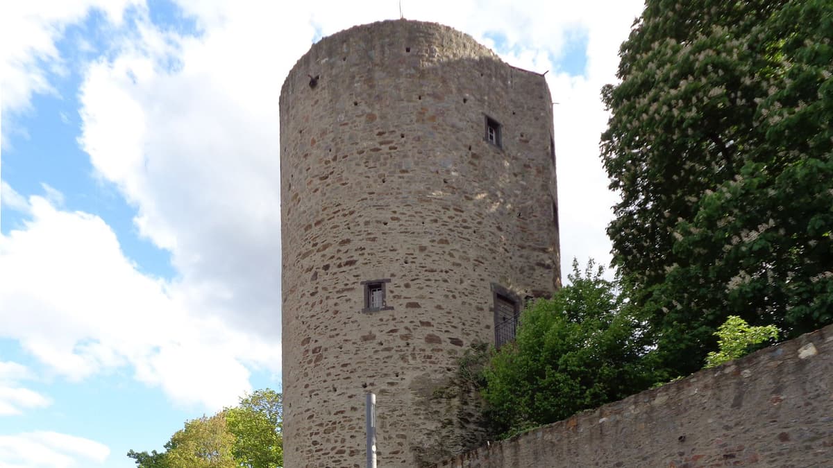 Der Scharfenturm am Rheinufer in Rhens, 2019