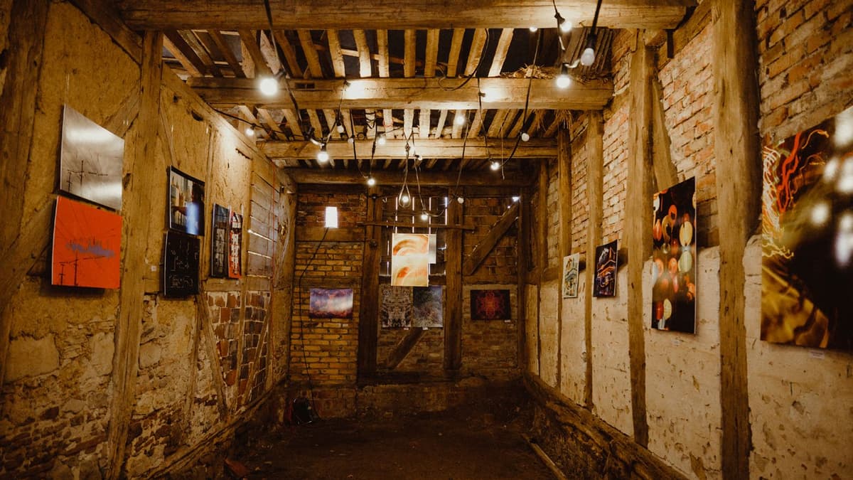 Ausstellung in den Scheunen des Gut Ziegenberg