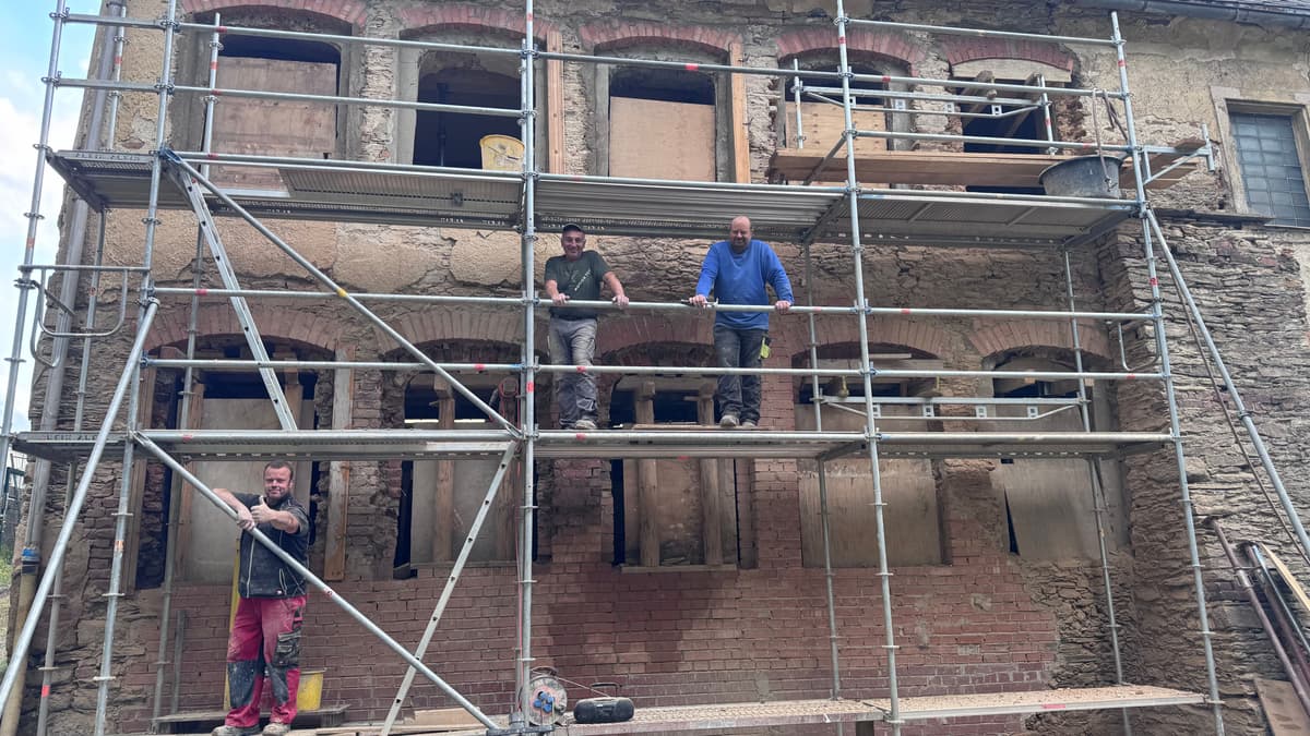 Die fertig sanierte Hofwand