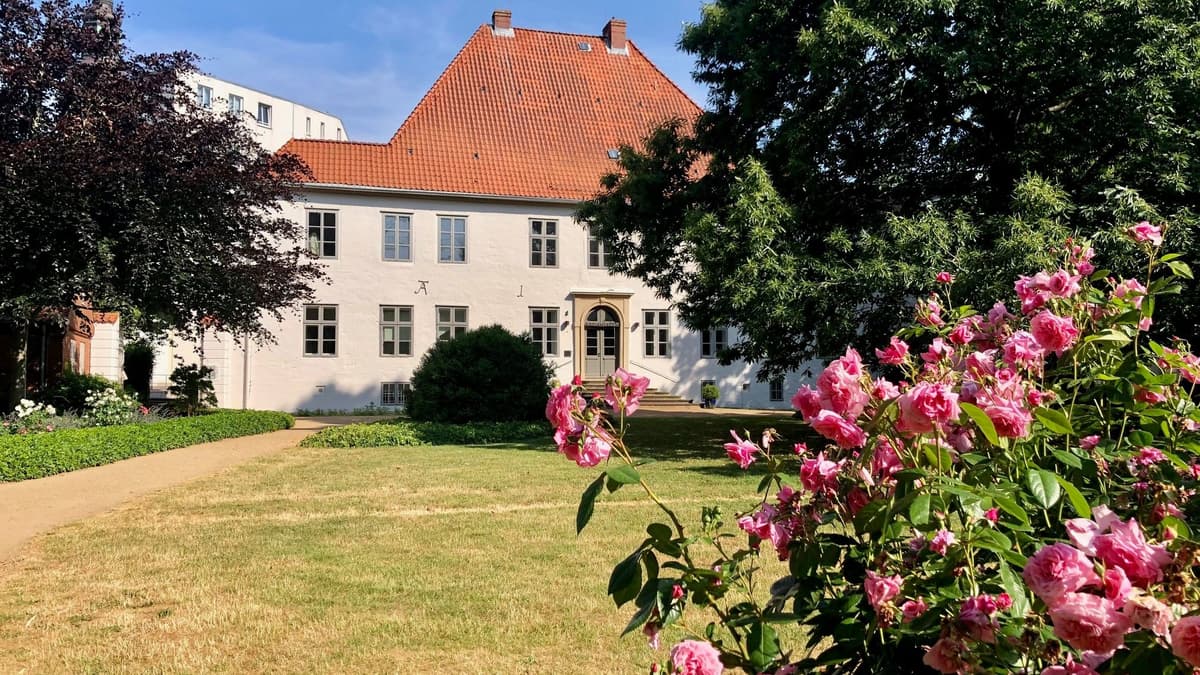 Prinzeßhof und Park im Sommer