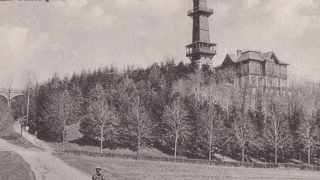 Weinberghaus mit Aussichtsturm