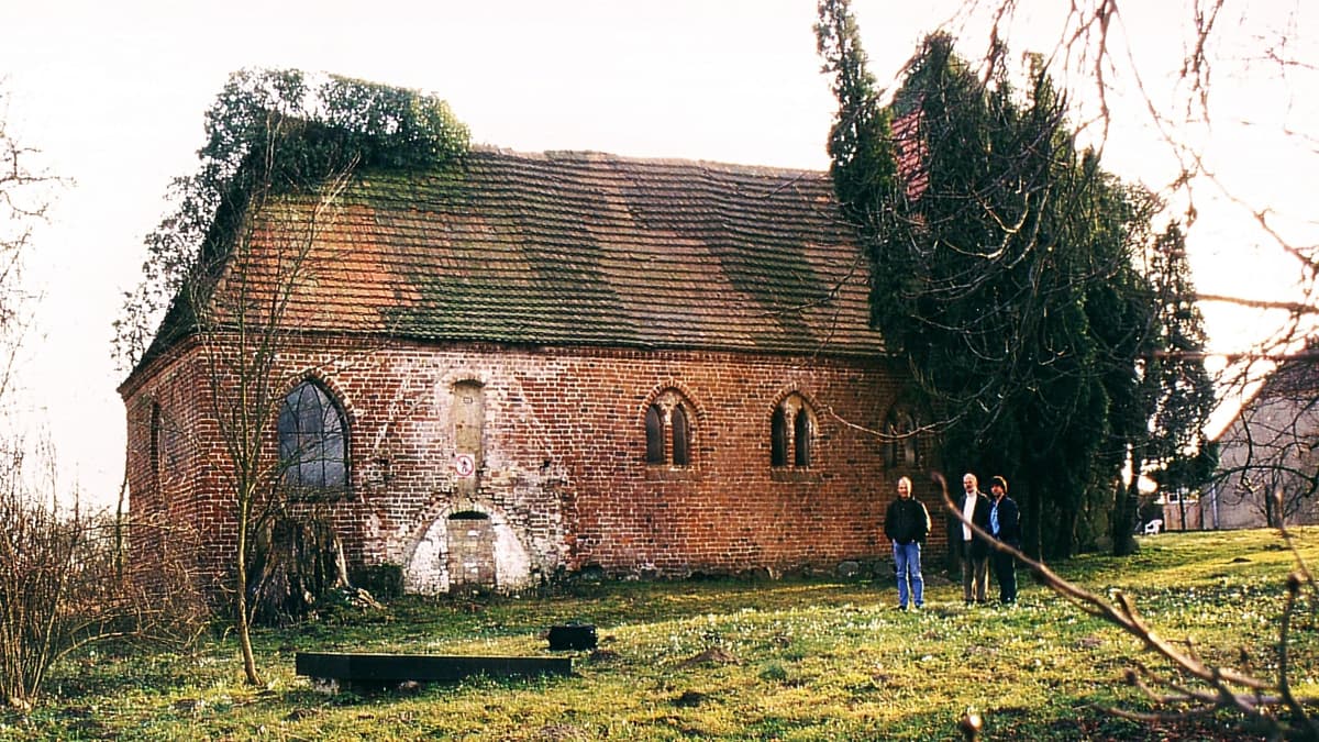 Die Dorfkirche Müsselmow Januar 1997