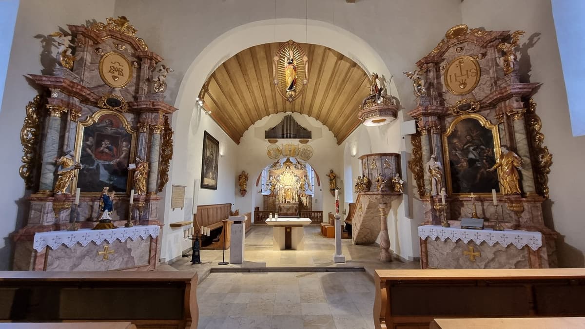 Fünfwundenkapelle Innenansicht Volk