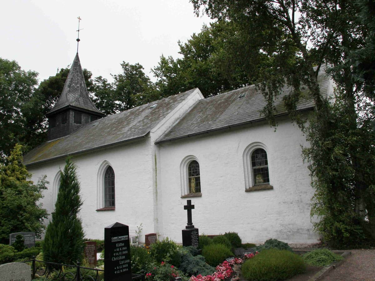 Südansicht Kirche Karlum