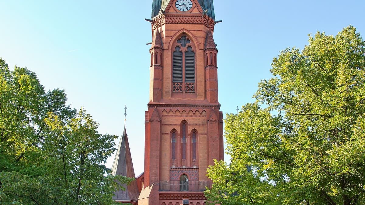 Hof vor der Kirche