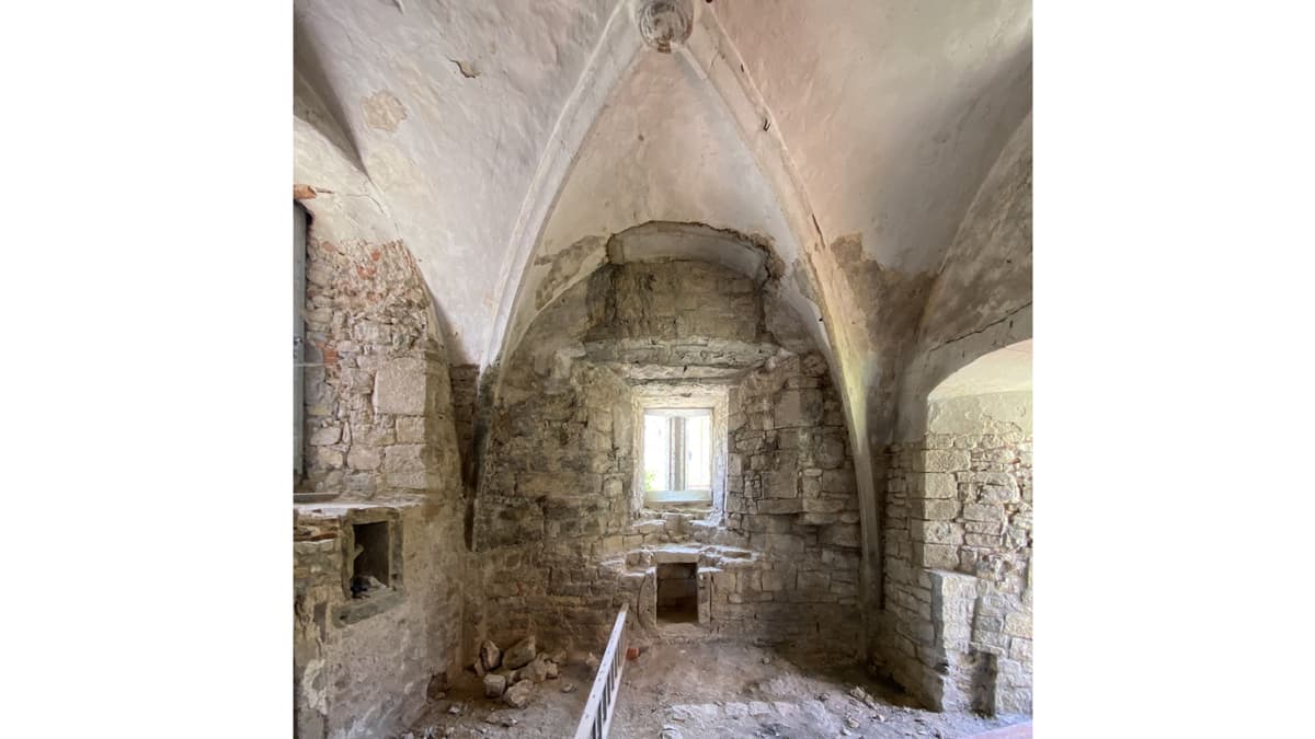 Blick in die ehemalige Apsis, ein Kuriosum innerhalb der fränkischen Architektur