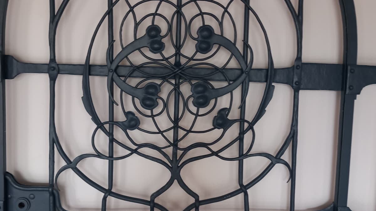 Gittertür mit Blattmotiv, Villa LIndenhof