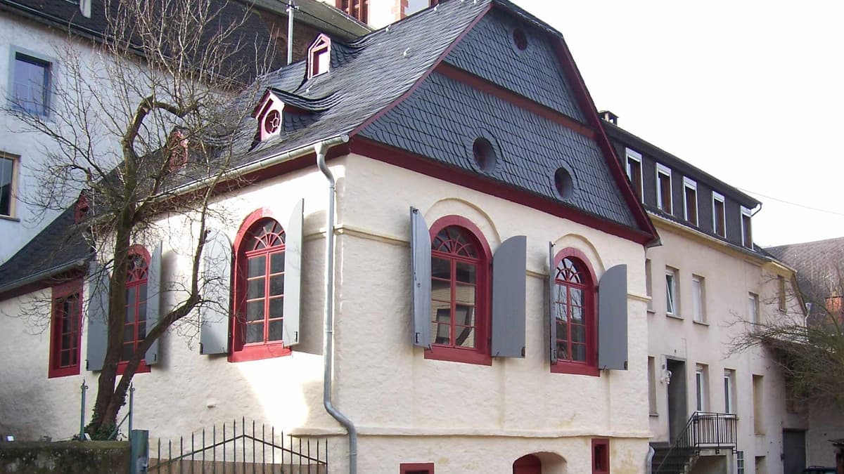 Frontseite der Synagoge