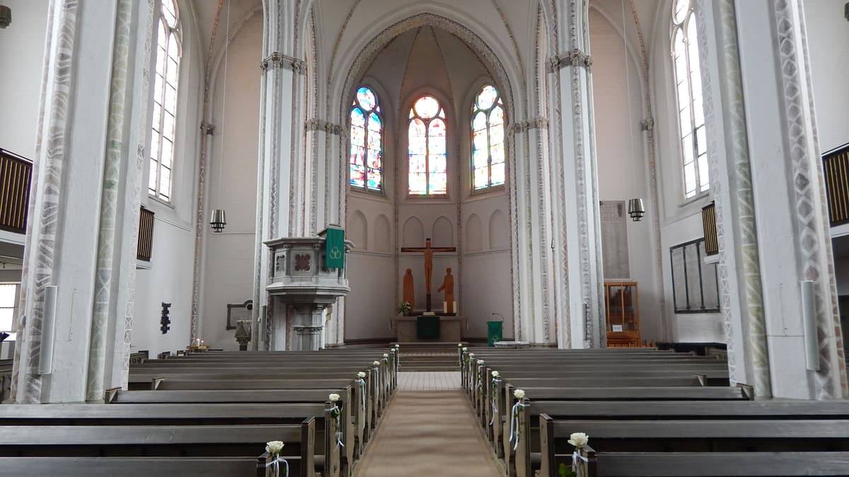 Pauluskirche Kiel innen