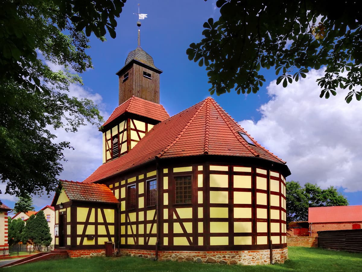 Fachwerkkirche in Tuchen