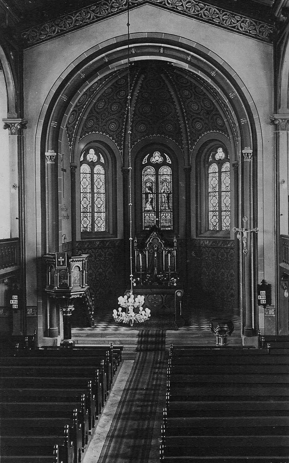 Das Bild zeigt die Kirche 1932 nach der 1. Renovierung 1930 zum 50. Kirchweihjubiläum