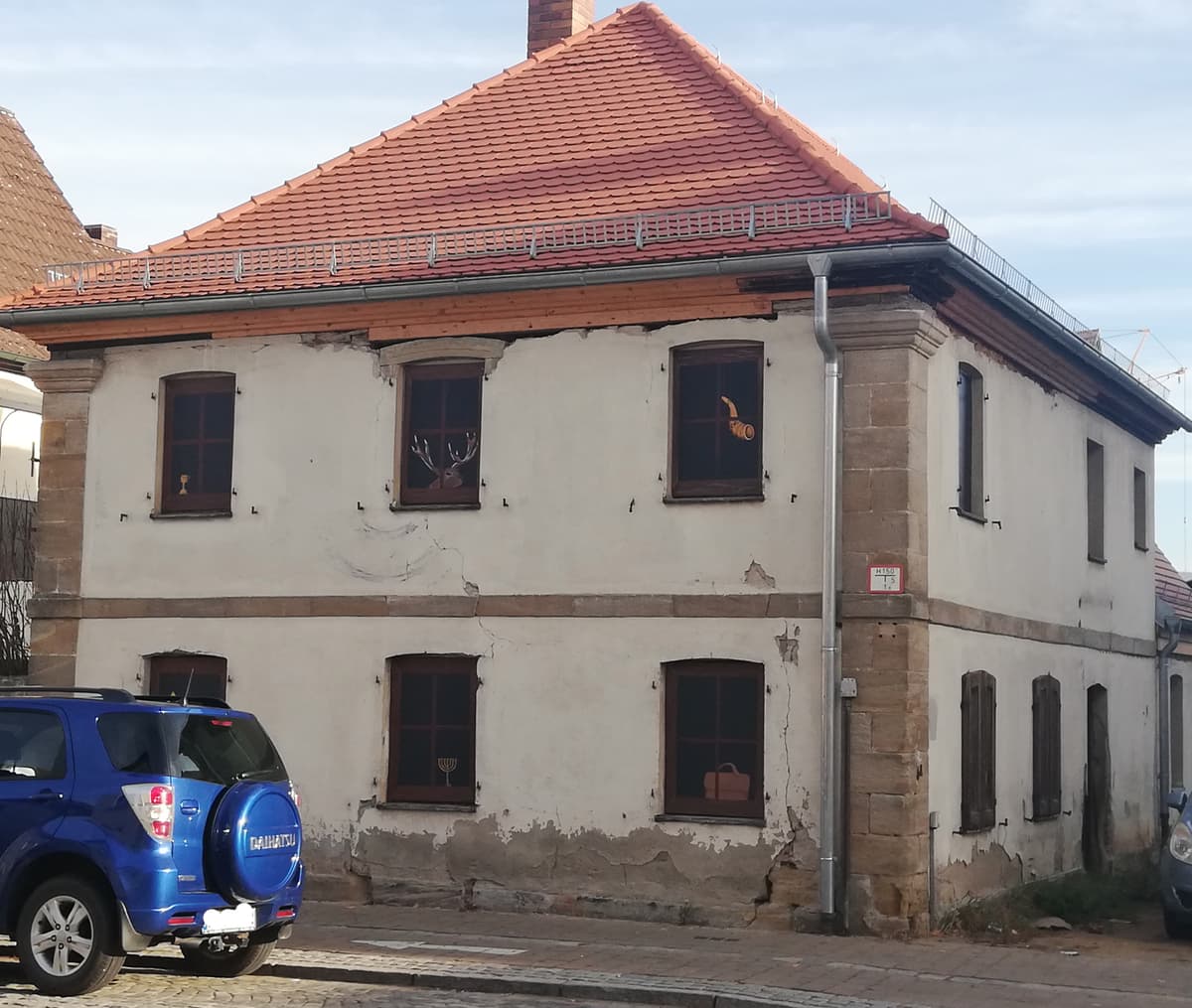 Von außen ein unscheinbares Bauernhaus, doch beherbergte dieses Gebäude einst die Schule der jüdischen Gemeinde von Hirschaid.