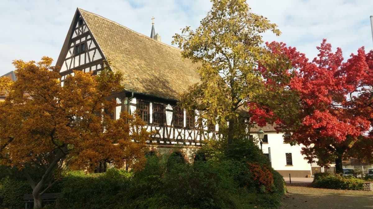 Altes Rathaus im Herbst