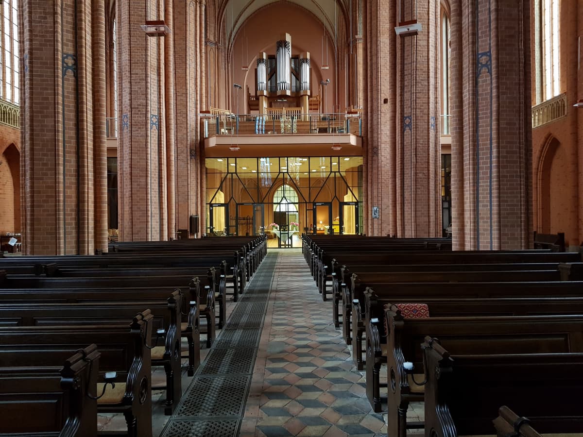 Blick auf Orgel und Winterkirche
