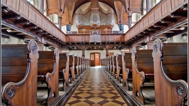 Blick zur Orgel