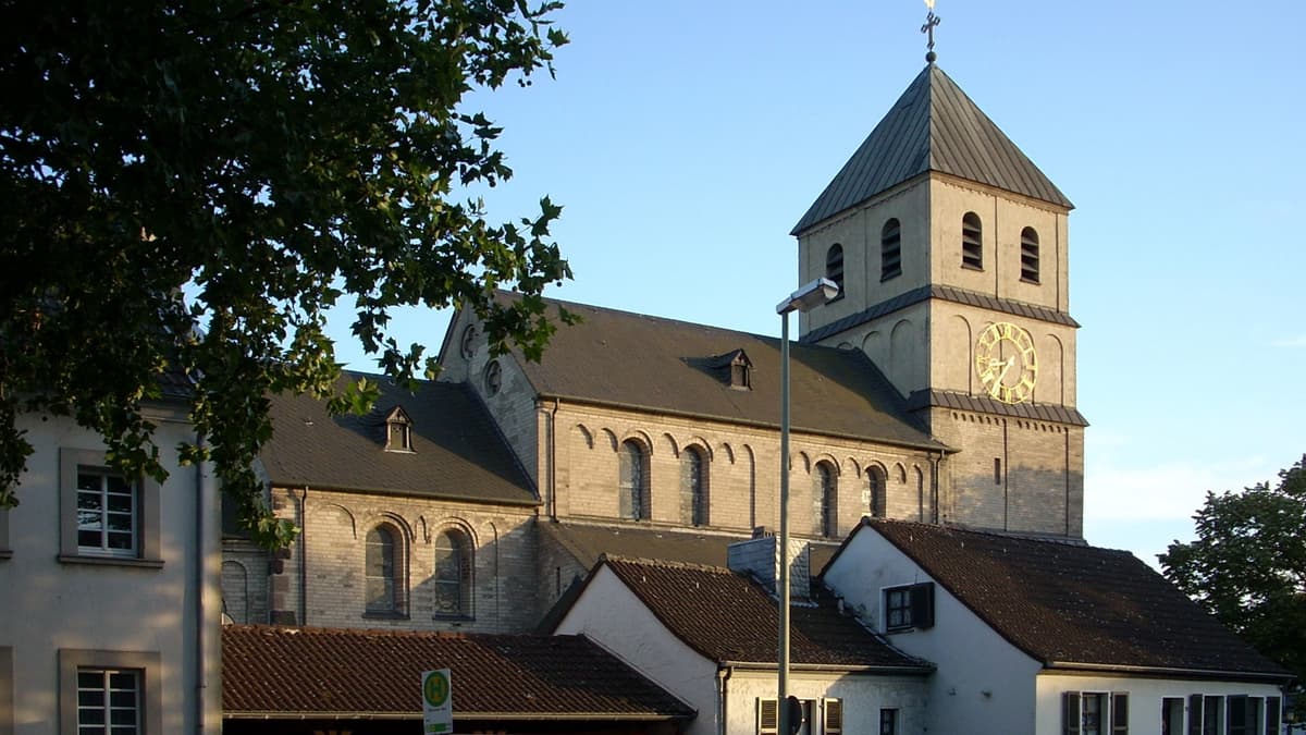 St. Dionysius Kirche, Seitenansicht