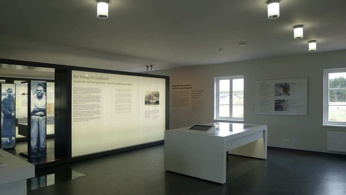 Blick in die Hauptausstellung zur Geschichte des Stalag X B Sandbostel