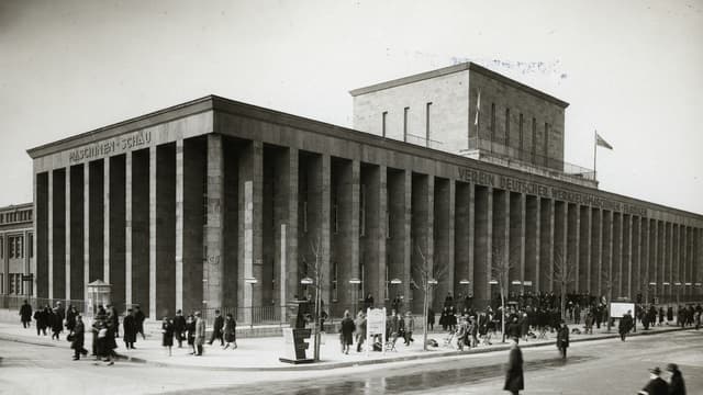 Stadtarchiv Leipzig (ehem. Sowjetischer Pavillon/Messehalle 12)